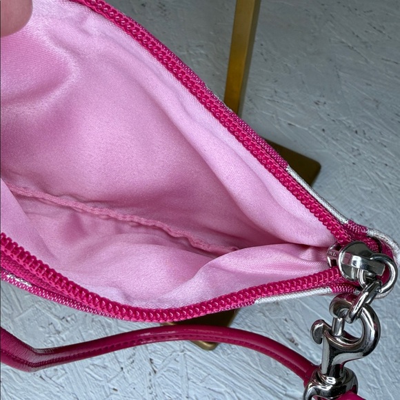 Coach EUC pink and cream, monogrammed wristlet with hang tag - Picture 7 of 8